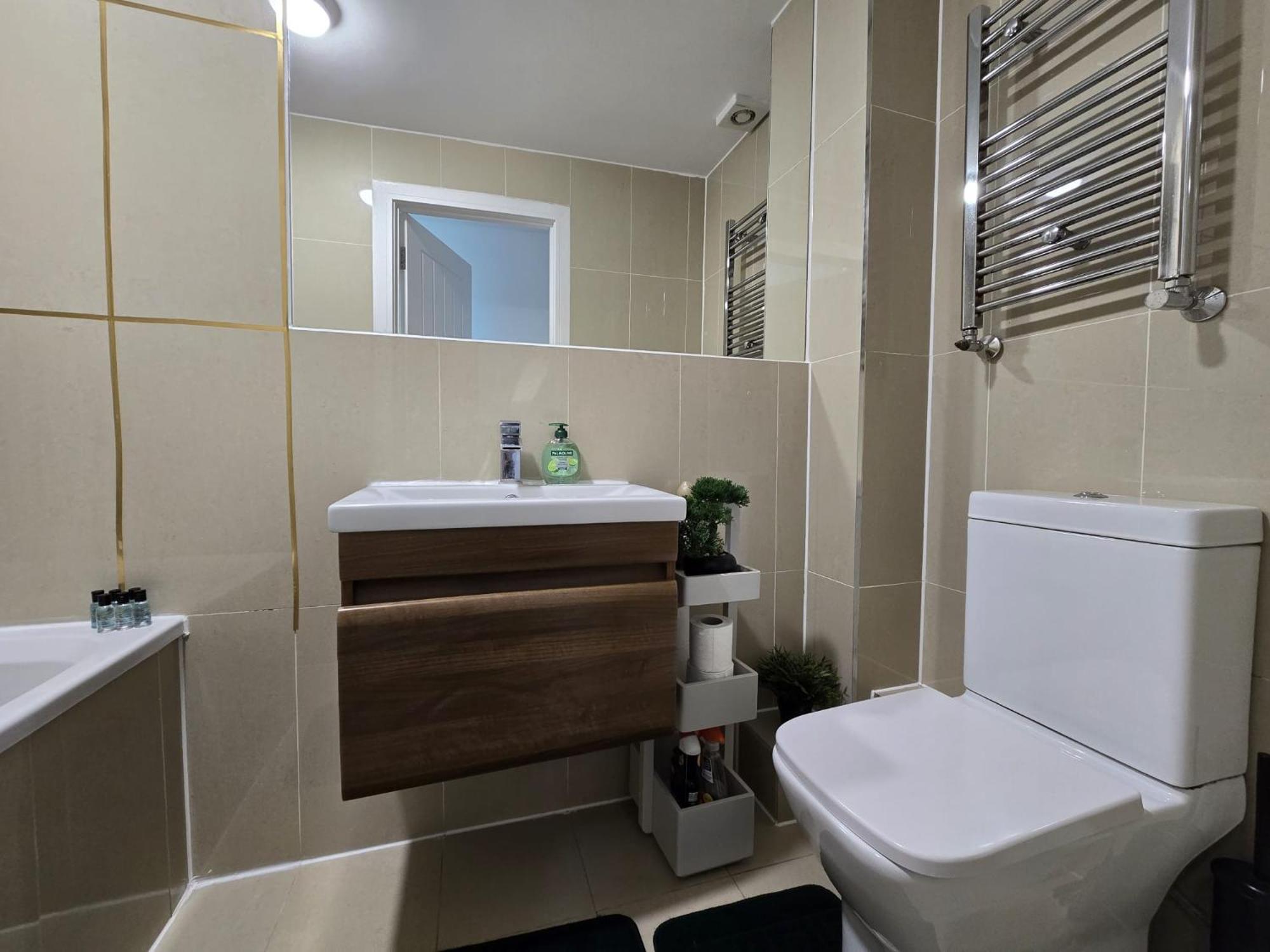 Modern 2br Flat In Aldgate And Tower Hill * London